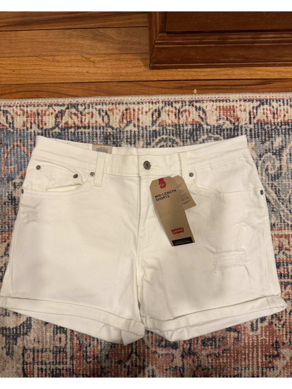 Levi Strauss & Co. White Mid-Length Shorts Size 12 (W31) NWT Slim Fit